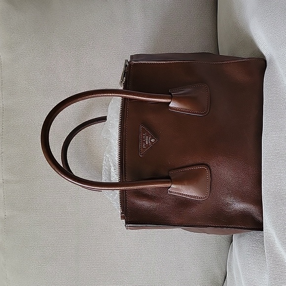 Authentic Prada Twin Pocket Tote Hand & Crossbody Bag - Picture 4 of 15